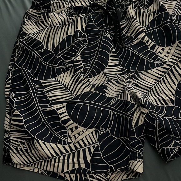 Perry Ellis blue/white floral pattern shorts - Picture 5 of 8